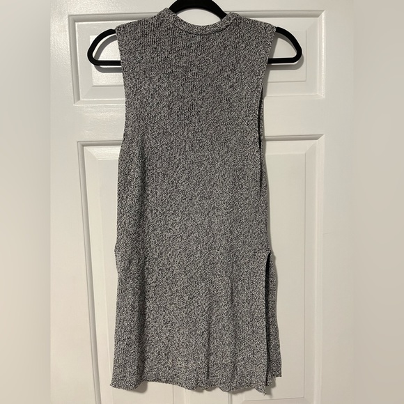 Wilfred Knit Sweater Sleeveless Salt and Pepper - Picture 2 of 3